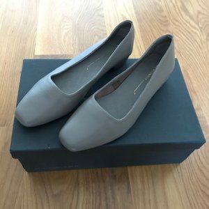 Intentionally blank size 37 pump-Yeah in Grey Leat